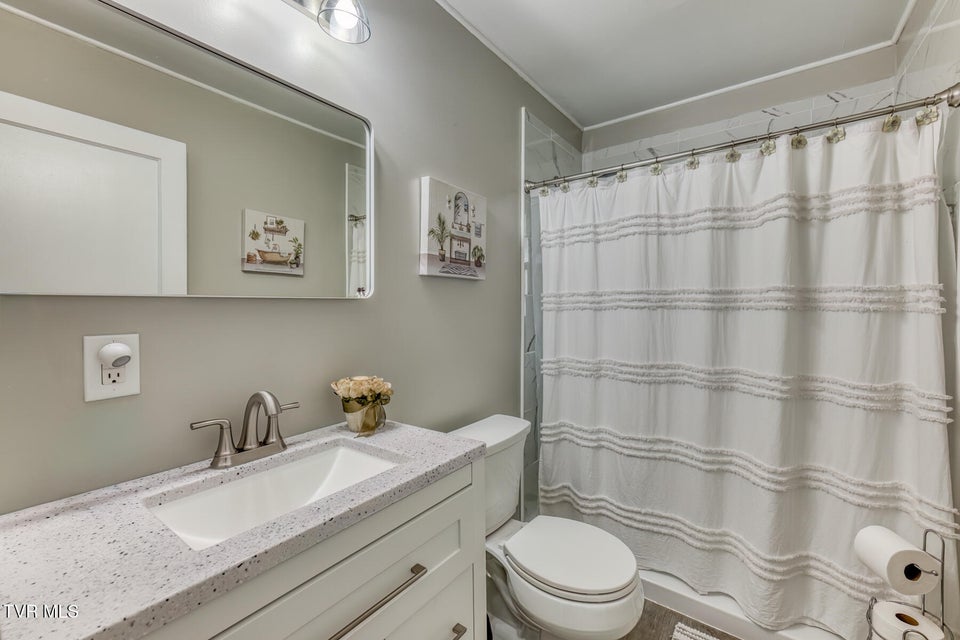 Photo #16: 916 Clark Street