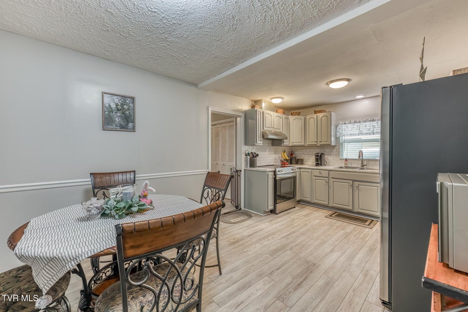 Photo #19: 916 Clark Street