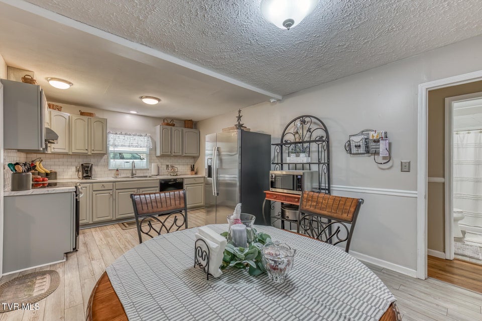 Photo #20: 916 Clark Street