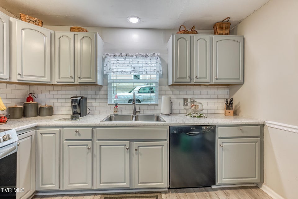 Photo #23: 916 Clark Street