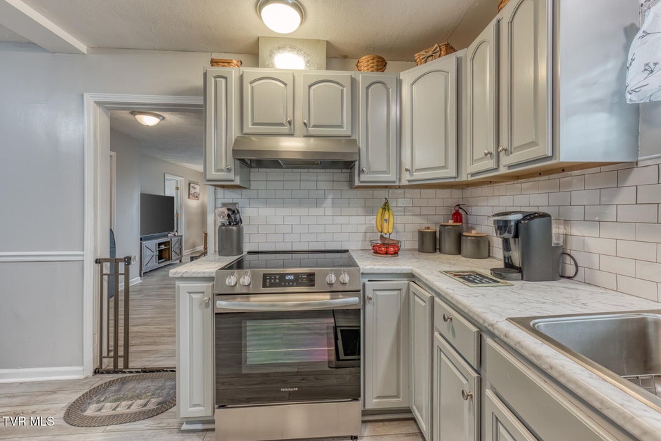 Photo #24: 916 Clark Street