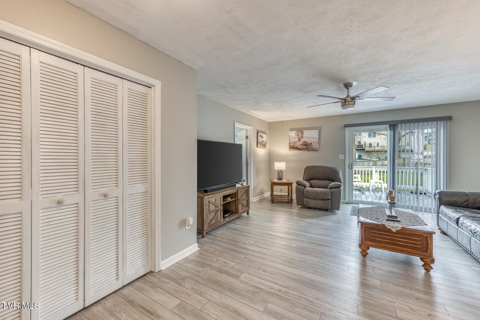 Photo #25: 916 Clark Street