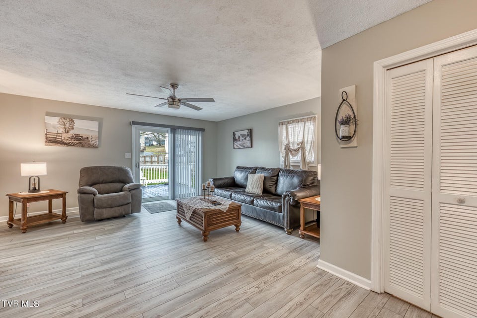 Photo #26: 916 Clark Street