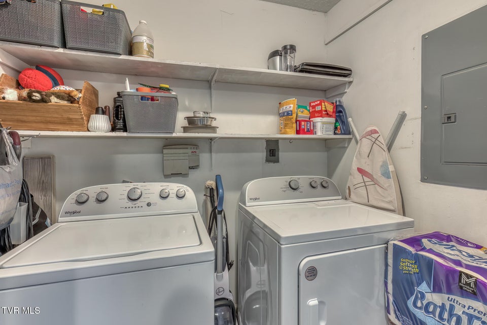 Photo #33: 916 Clark Street