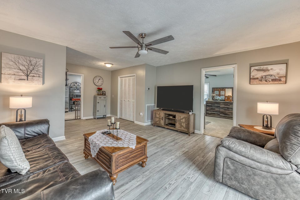 Photo #28: 916 Clark Street