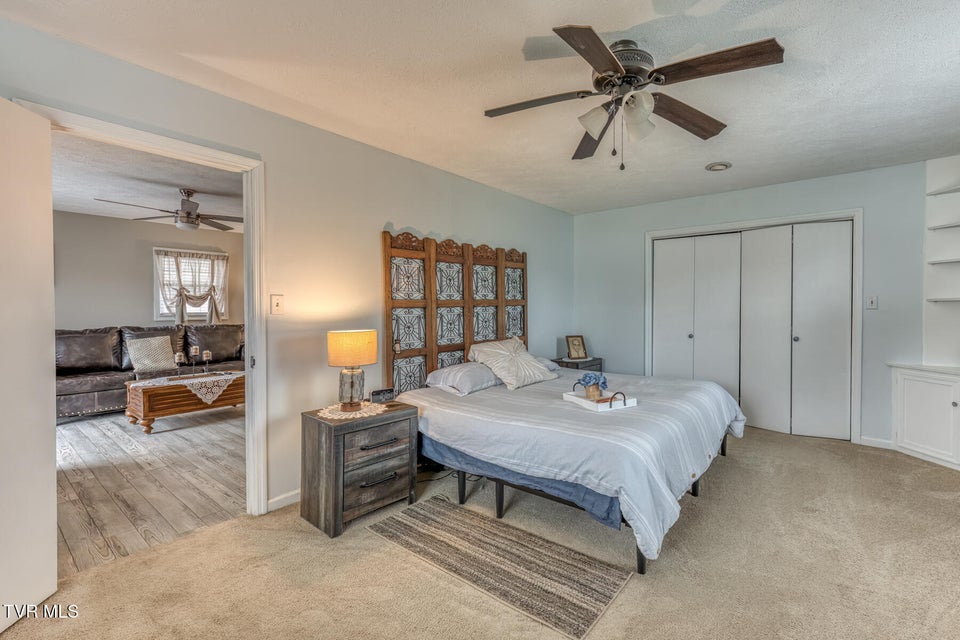 Photo #31: 916 Clark Street