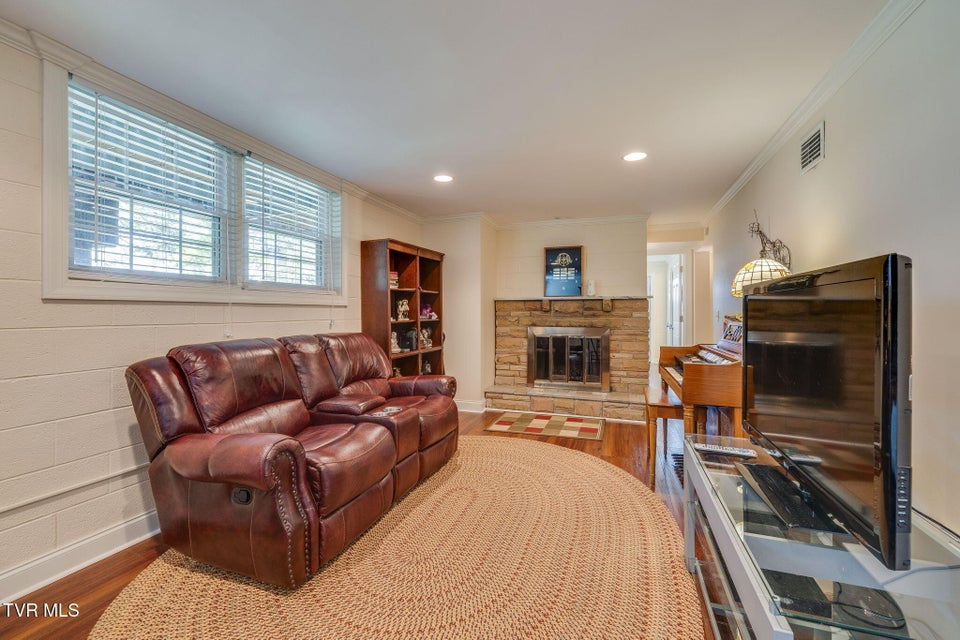 Photo #26: 208 Bonita Drive