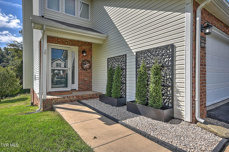 Photo #4: 140 Robinson Walk Drive