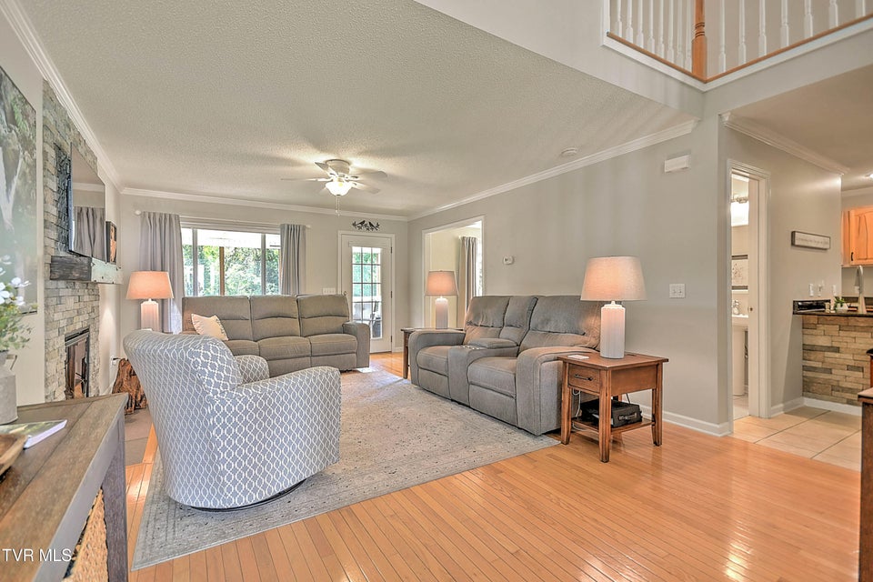 Photo #6: 140 Robinson Walk Drive