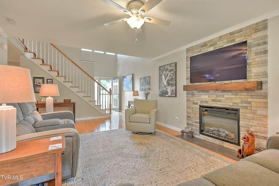 Photo #10: 140 Robinson Walk Drive