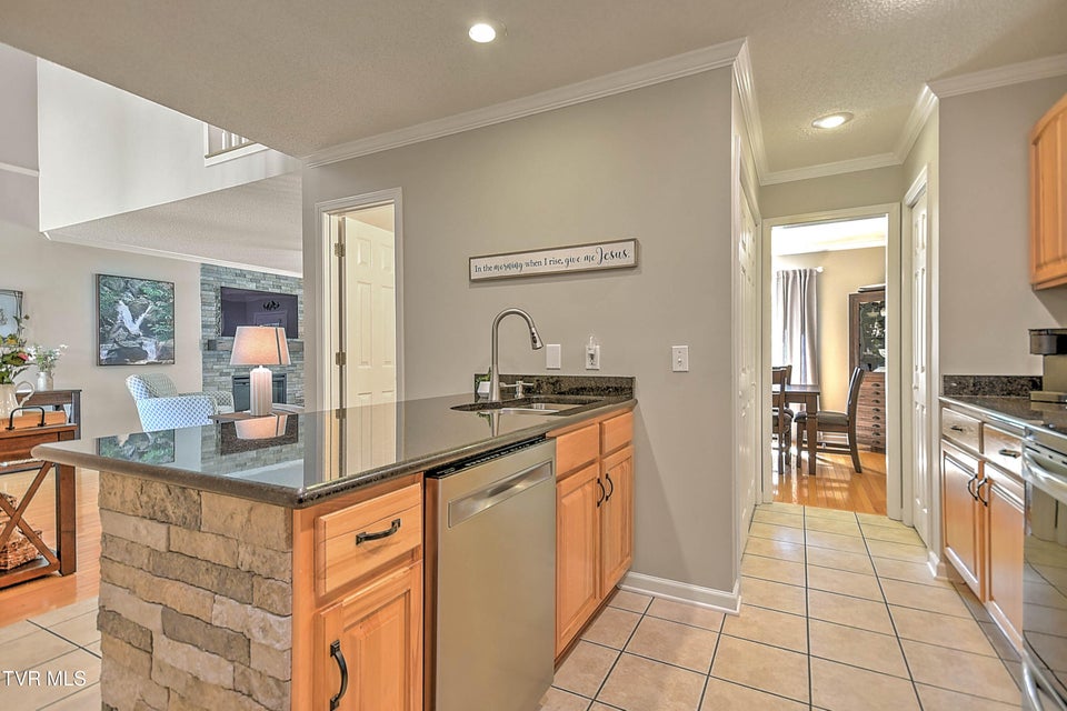 Photo #15: 140 Robinson Walk Drive