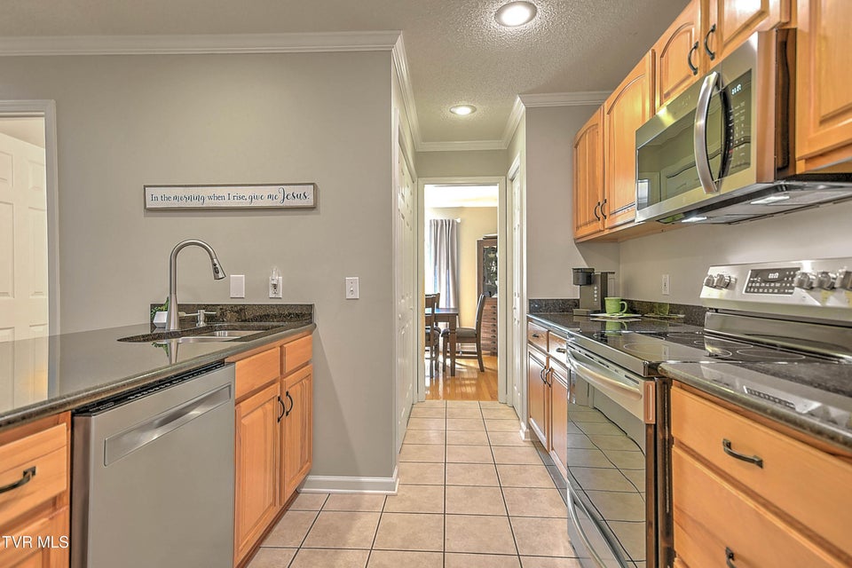 Photo #16: 140 Robinson Walk Drive