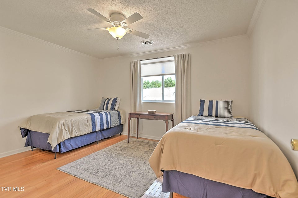 Photo #27: 140 Robinson Walk Drive