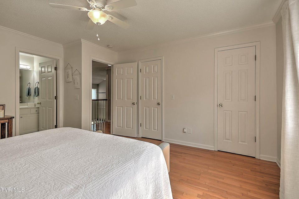 Photo #32: 140 Robinson Walk Drive