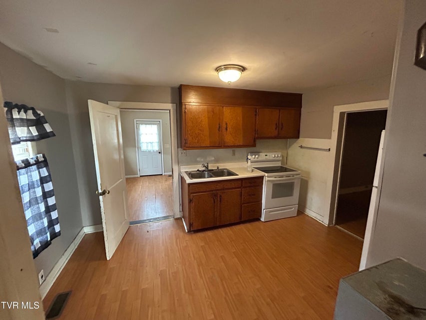 Photo #4: 402 Clay Street