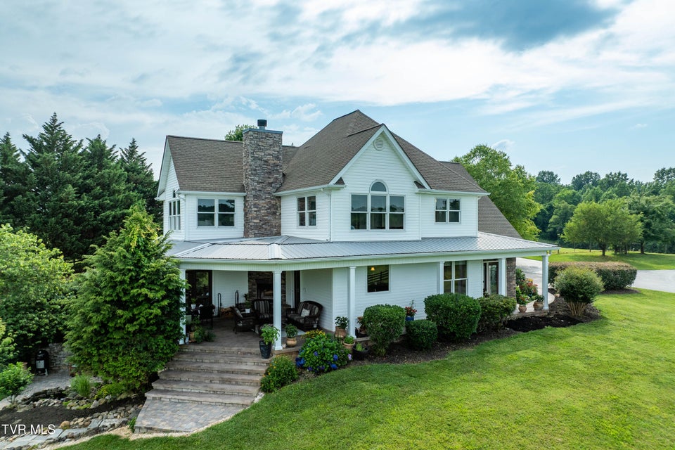 Photo #4: 330 Sea Biscuit Court