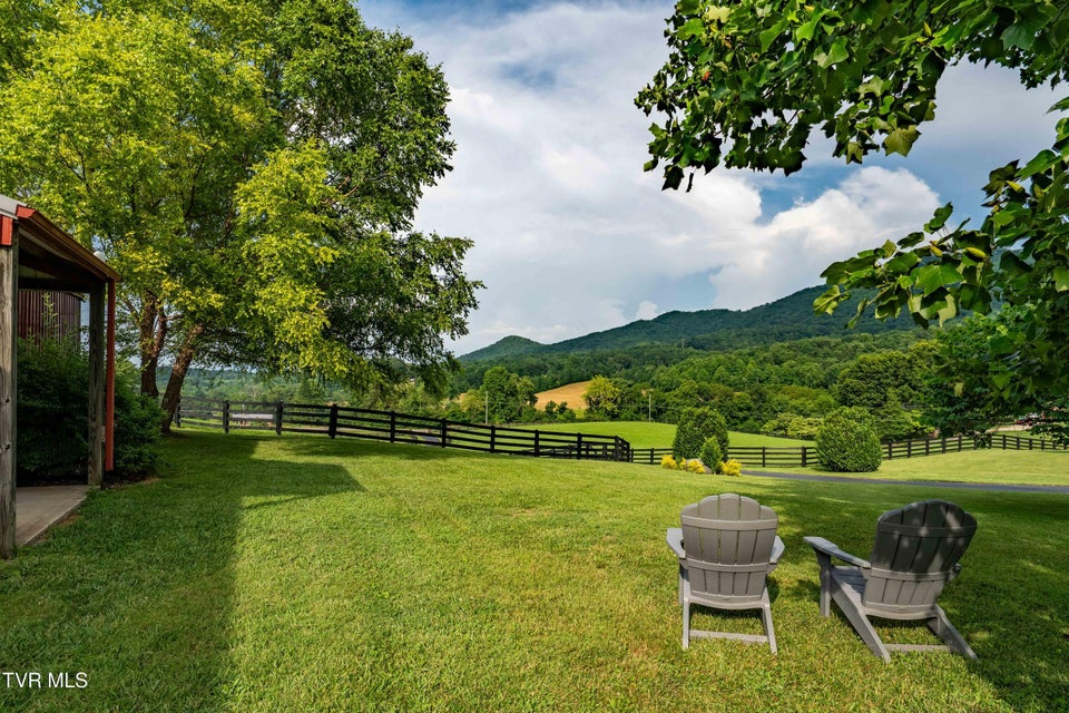 Photo #10: 330 Sea Biscuit Court