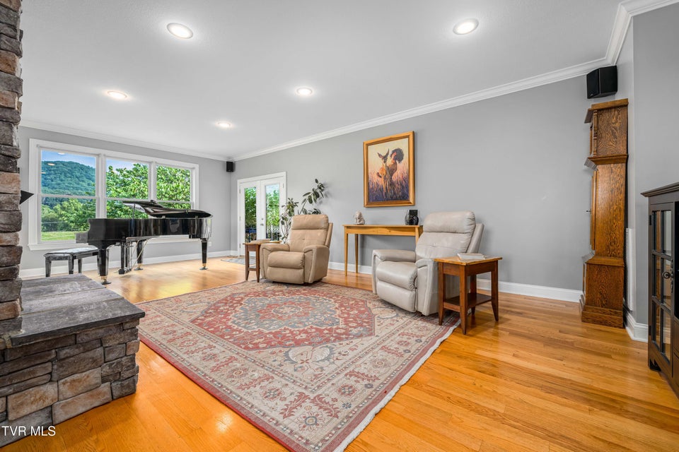 Photo #19: 330 Sea Biscuit Court