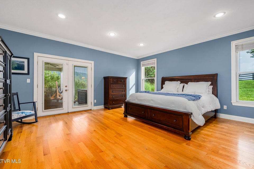 Photo #27: 330 Sea Biscuit Court