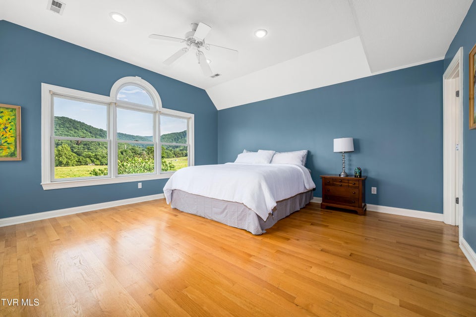 Photo #33: 330 Sea Biscuit Court