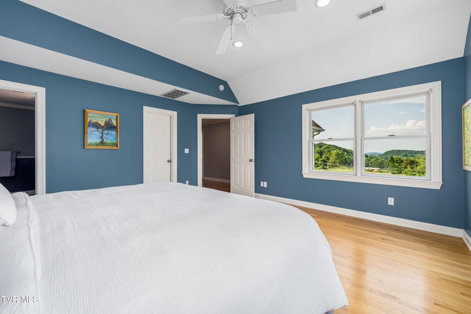 Photo #34: 330 Sea Biscuit Court