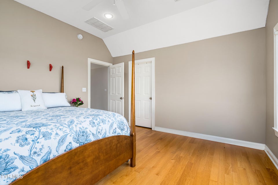 Photo #37: 330 Sea Biscuit Court