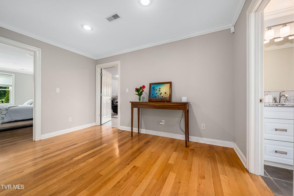 Photo #38: 330 Sea Biscuit Court