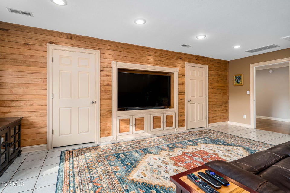 Photo #42: 330 Sea Biscuit Court