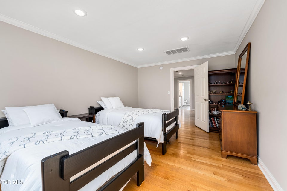 Photo #44: 330 Sea Biscuit Court