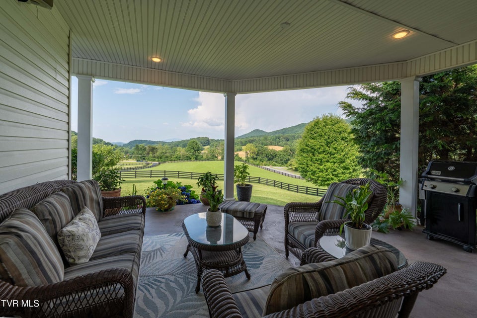 Photo #65: 330 Sea Biscuit Court