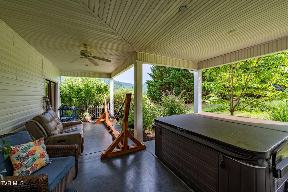 Photo #78: 330 Sea Biscuit Court