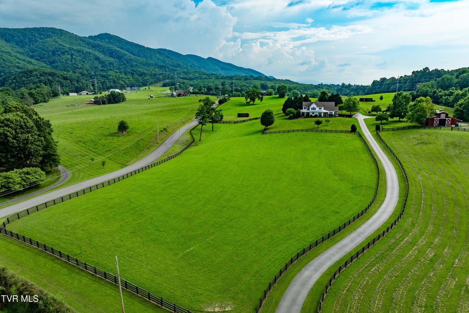 Photo #97: 330 Sea Biscuit Court