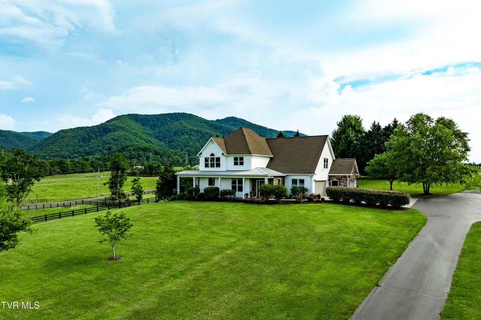 Photo #98: 330 Sea Biscuit Court