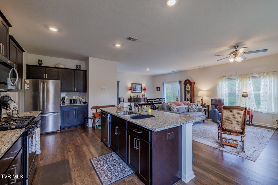 Photo #3: 936 Pampas Drive