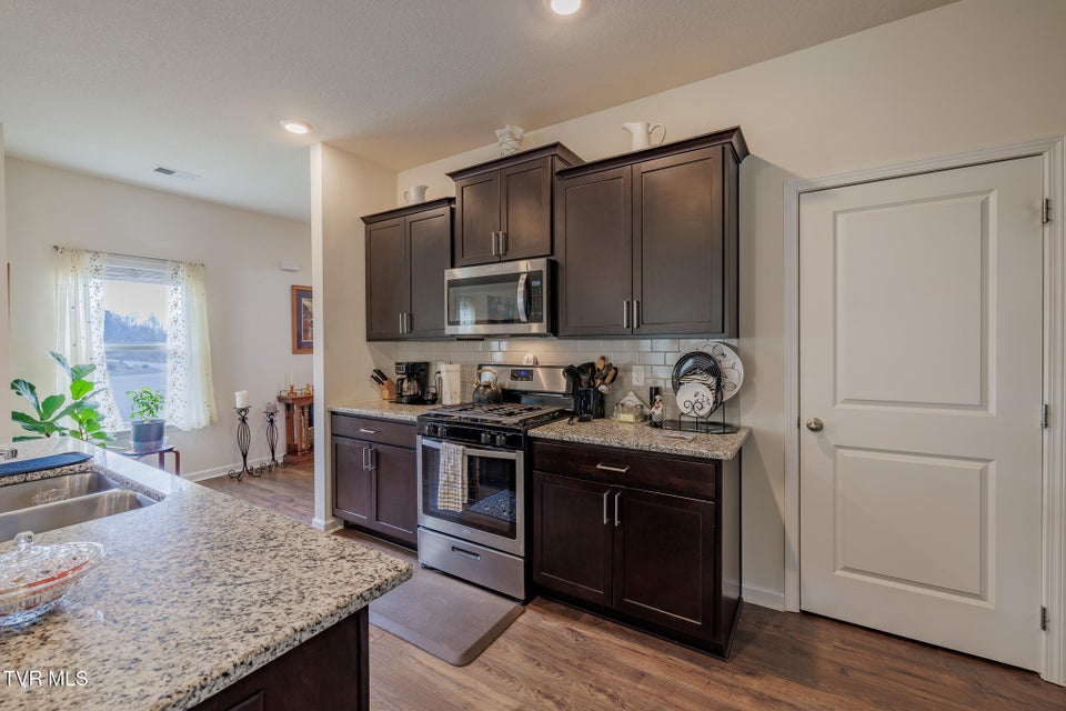 Photo #5: 936 Pampas Drive