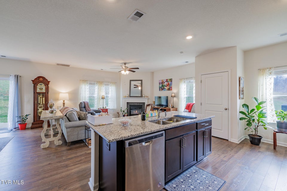 Photo #7: 936 Pampas Drive