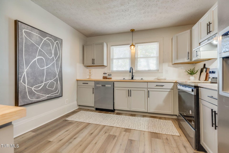 Photo #10: 548 Floyd Street