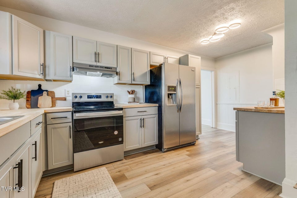 Photo #11: 548 Floyd Street