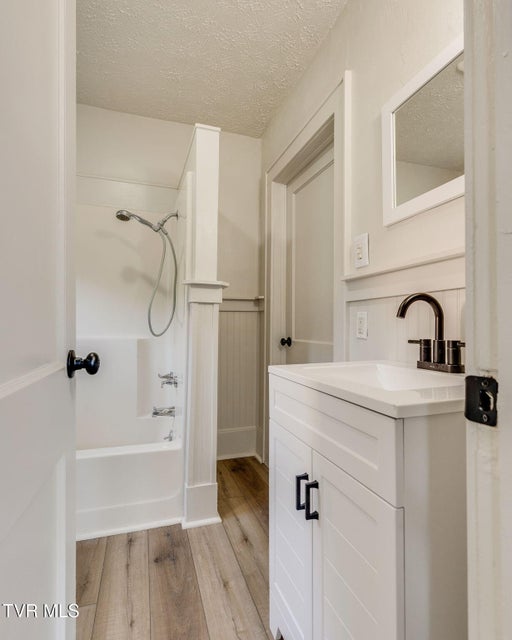 Photo #16: 548 Floyd Street