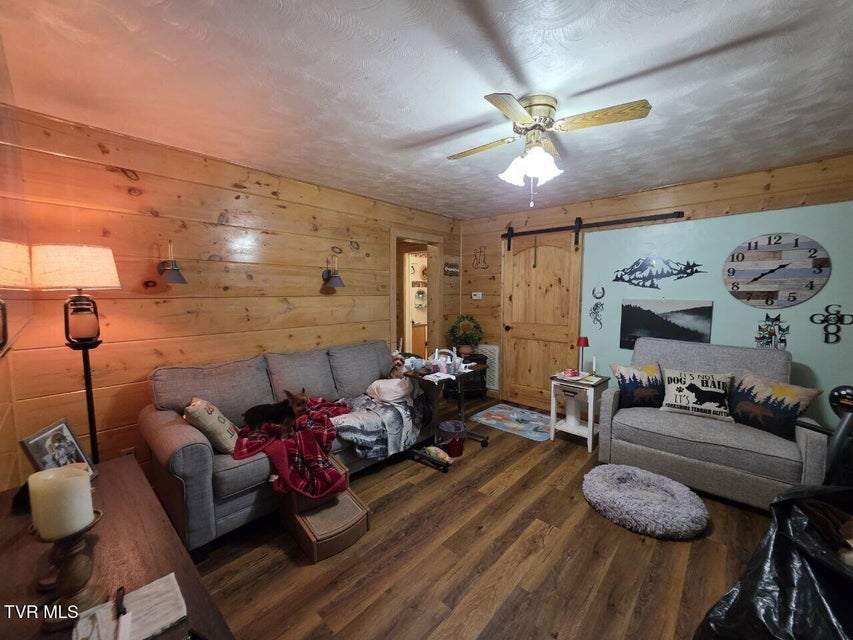 Photo #7: 421 Juniper Street