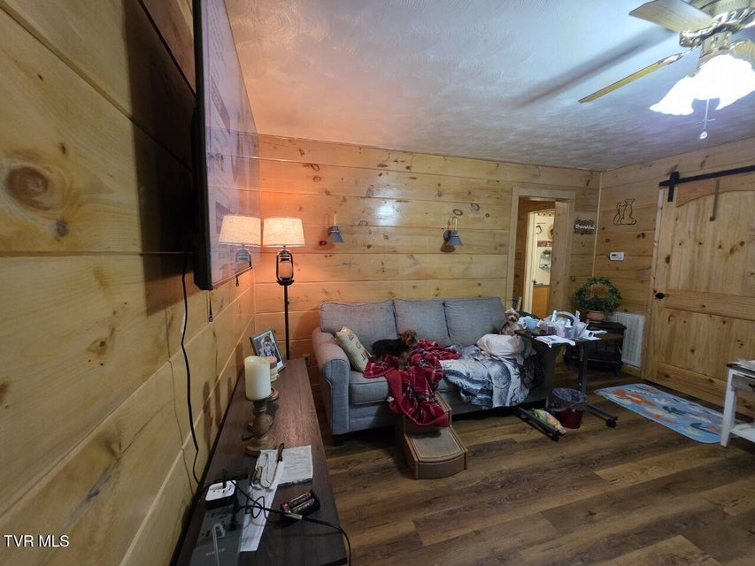 Photo #6: 421 Juniper Street