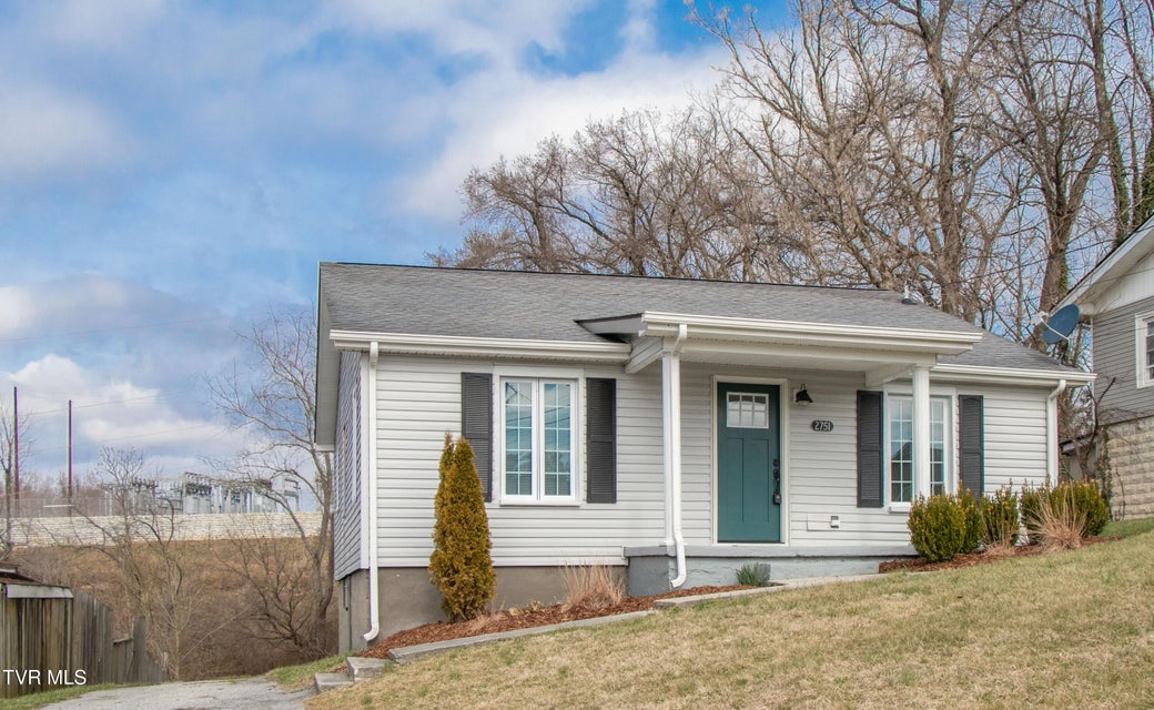 Photo #2: 2751 Everett Street