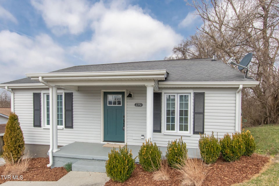 Photo #7: 2751 Everett Street