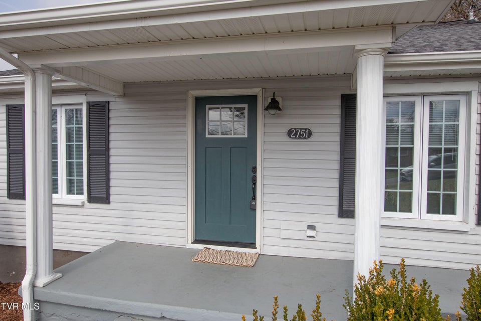 Photo #8: 2751 Everett Street