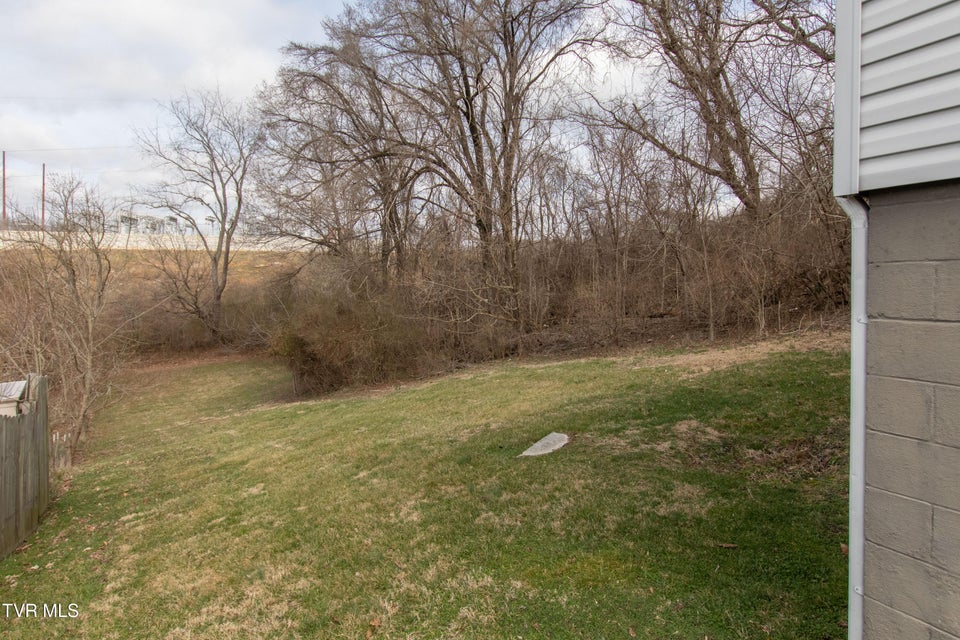 Photo #9: 2751 Everett Street