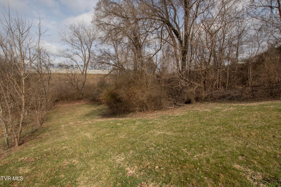 Photo #10: 2751 Everett Street