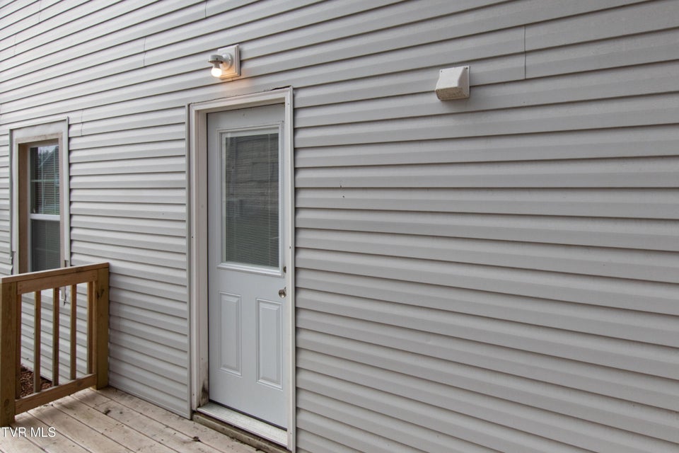 Photo #14: 2751 Everett Street