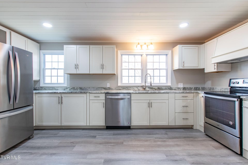 Photo #17: 2751 Everett Street