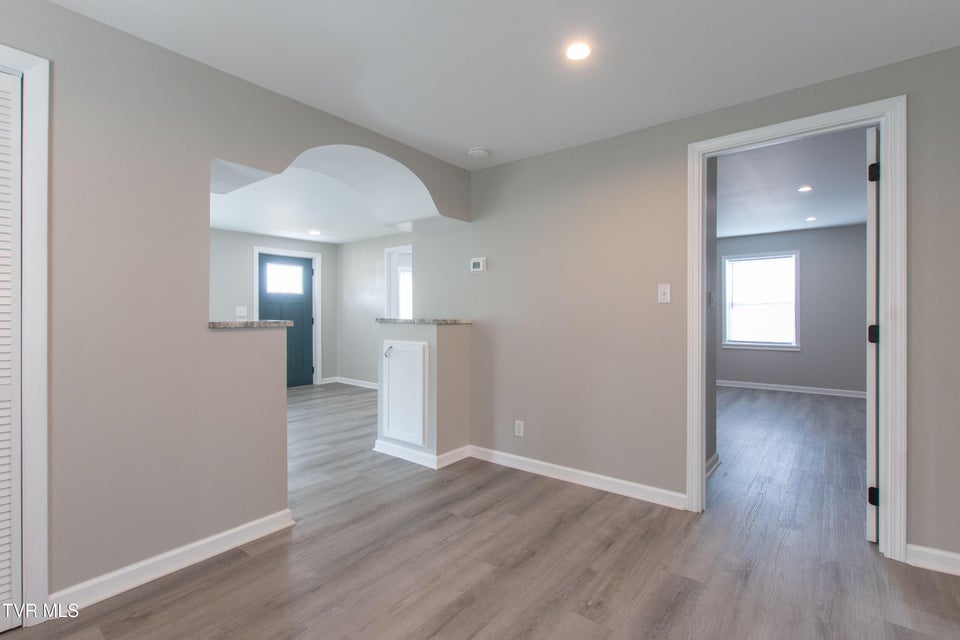 Photo #23: 2751 Everett Street