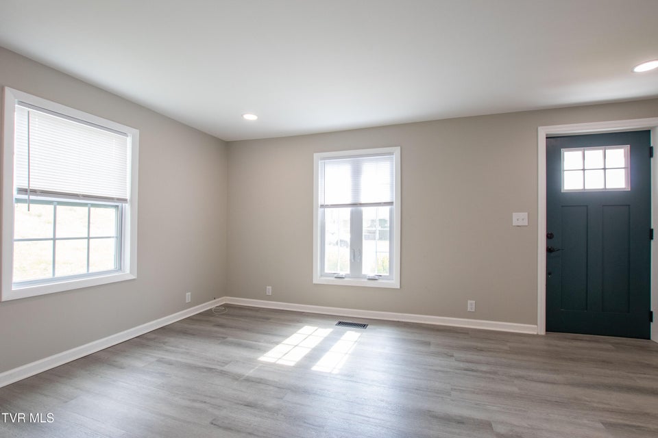 Photo #24: 2751 Everett Street